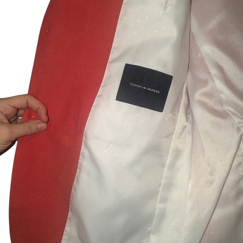 Tommy Hilfiger - Picture 2 of 6